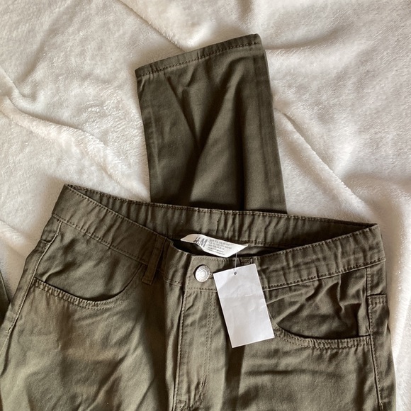 Girls H&M army green pants, NEW, NWT. Bundle & Save!! - Picture 2 of 3